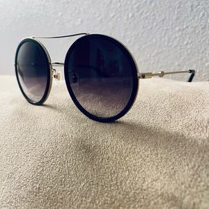 Round Gucci sunglasses